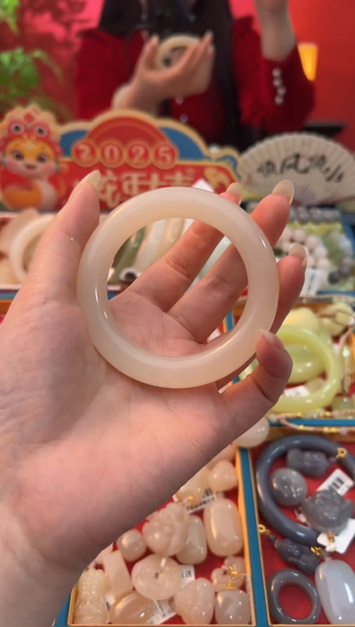 【闪购商品】和田玉手镯54圈口未镶嵌藕粉圆条手镯