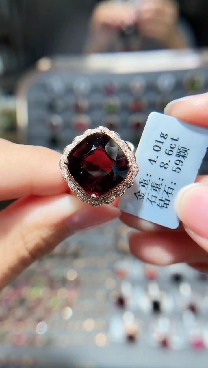 18K金镶嵌戒指碧玺8.6..