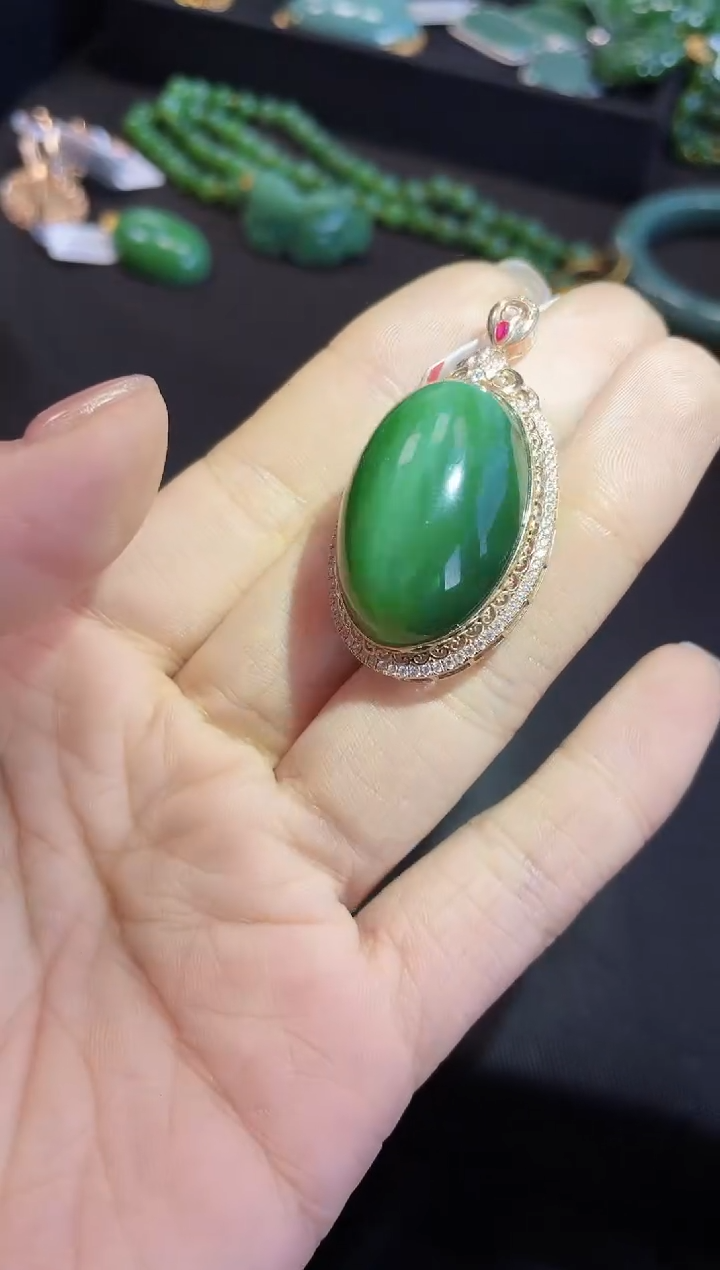 【闪购商品】和田玉吊坠18K金镶嵌多样性发一