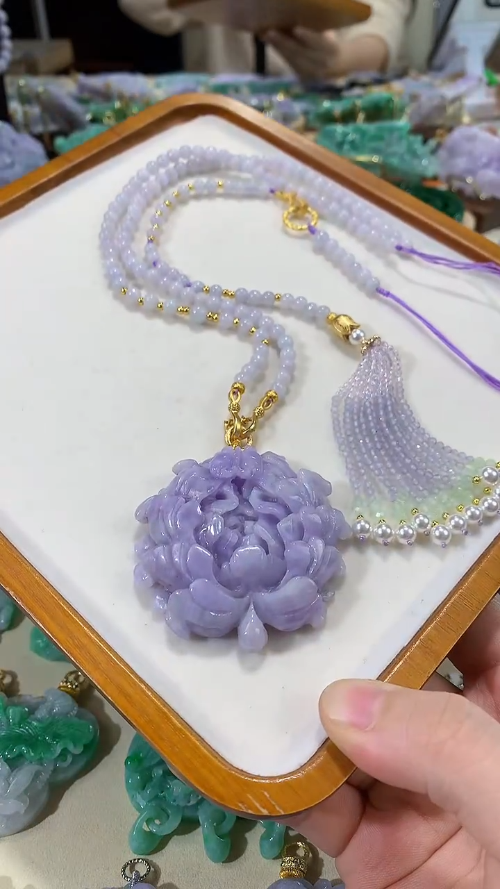 颈饰未镶嵌翡翠吊坠