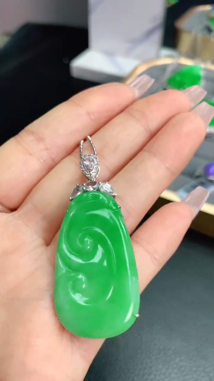 【闪购商品】翡翠颈饰18K金镶嵌赠礼盒证书