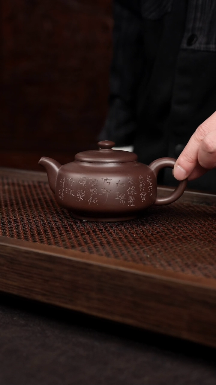 【闪购商品】紫砂茶壶底槽清刻绘扁石壶