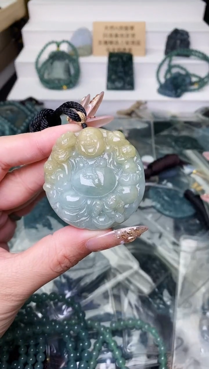 颈饰未镶嵌翡翠 