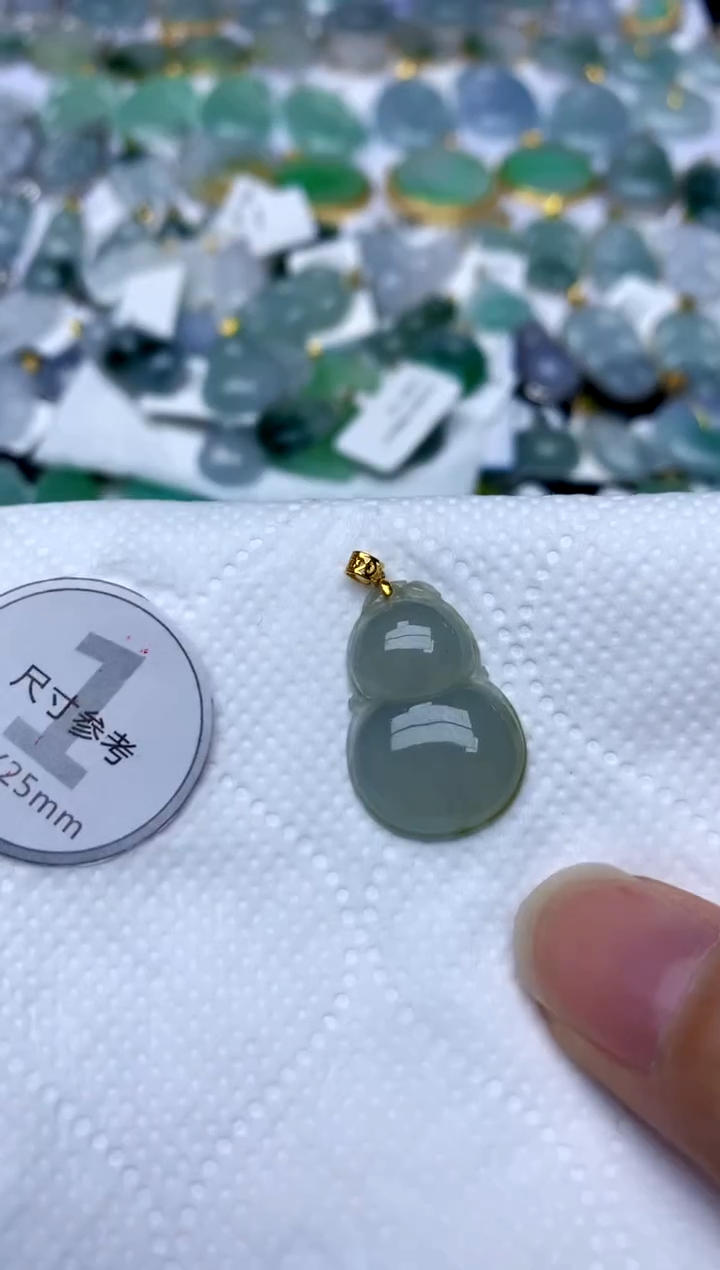 颈饰18K金镶嵌翡翠天然A货翡翠
