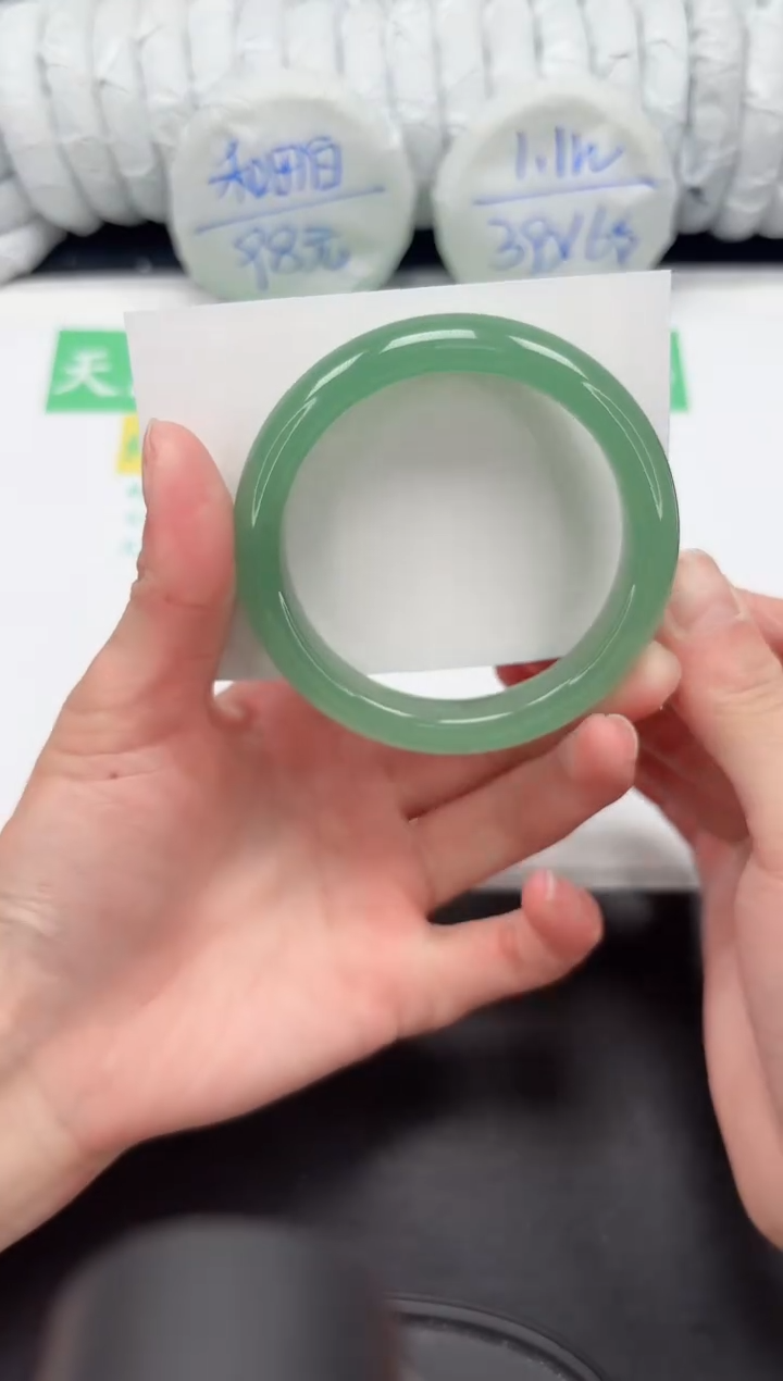 【闪购商品】石英质玉手镯未镶嵌40-58.4