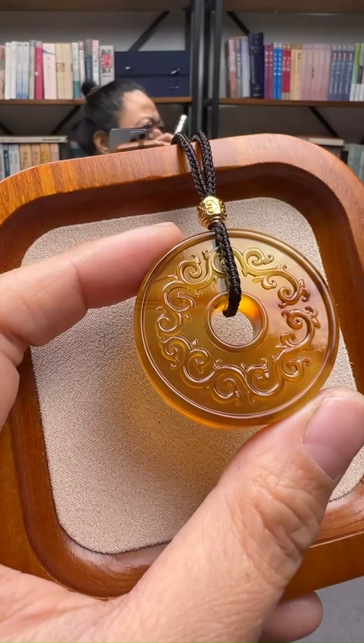 【闪购商品】琥珀颈饰未镶嵌玉璧仿古