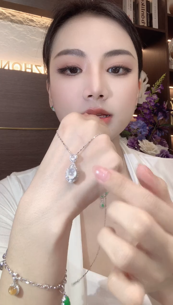 吊坠(不含链)18K金镶嵌翡翠A77