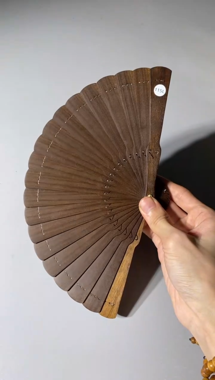 【闪购商品】金丝楠木雕115号15cm乌木金丝楠小叶桢楠扇子