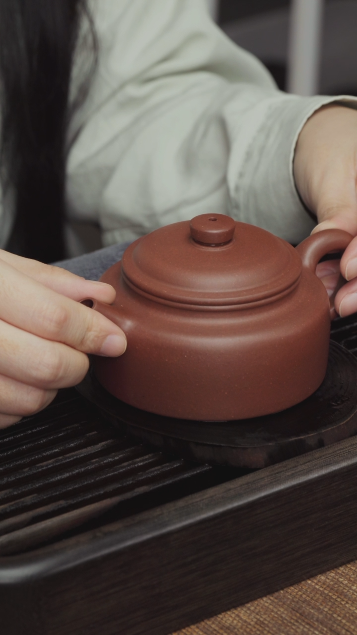 【闪购商品】紫砂茶壶四号井底槽青-扁钟-180CC