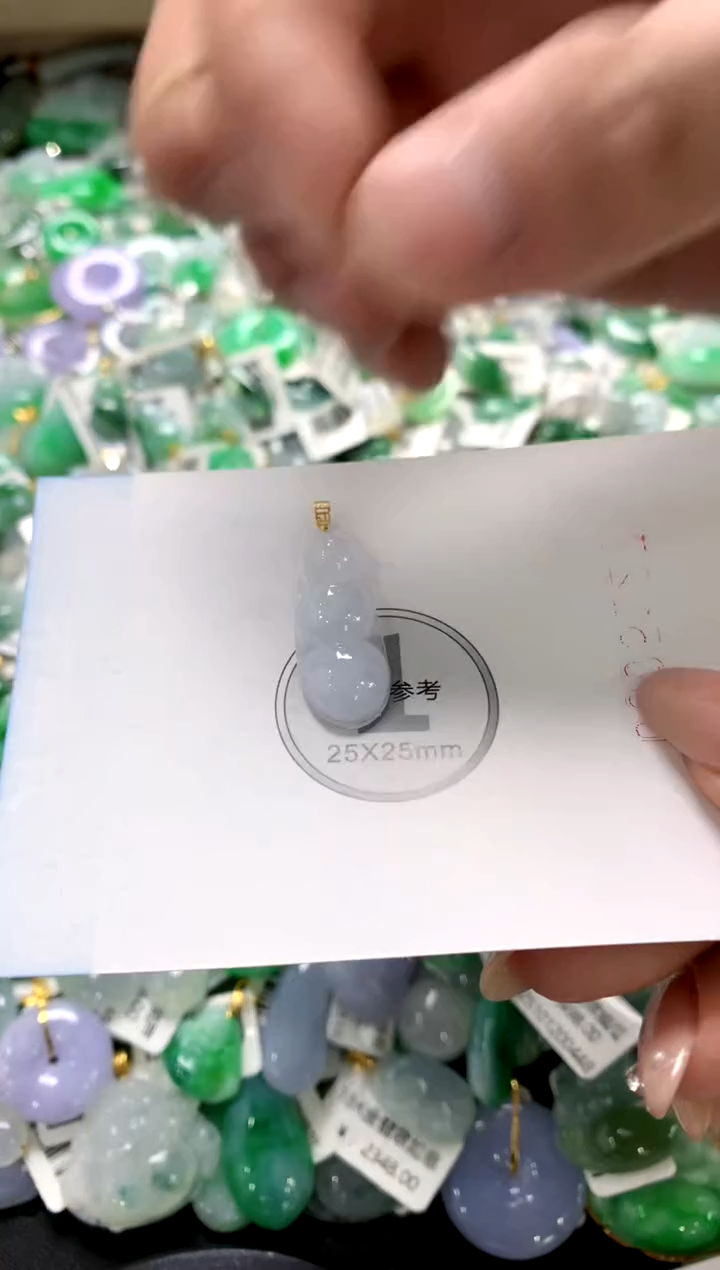 颈饰18K金镶嵌翡翠1111111111111111