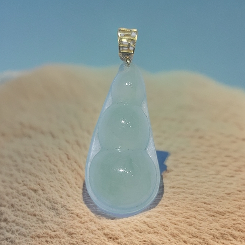 特价 18k纯天然缅甸A货翡翠豆子 23.9 11.6 4.9mm