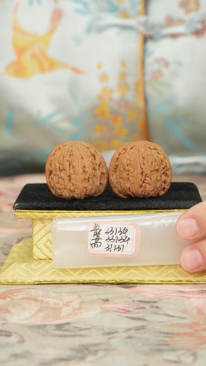 【闪购商品】文玩核桃把件密纹狮子头