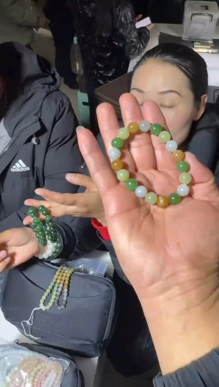 未镶嵌和田玉（糖玉）挂件和田玉