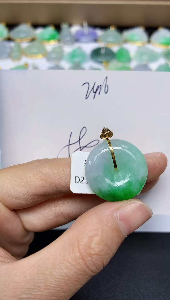 翡翠18K金镶嵌颈饰 天然翡翠A货