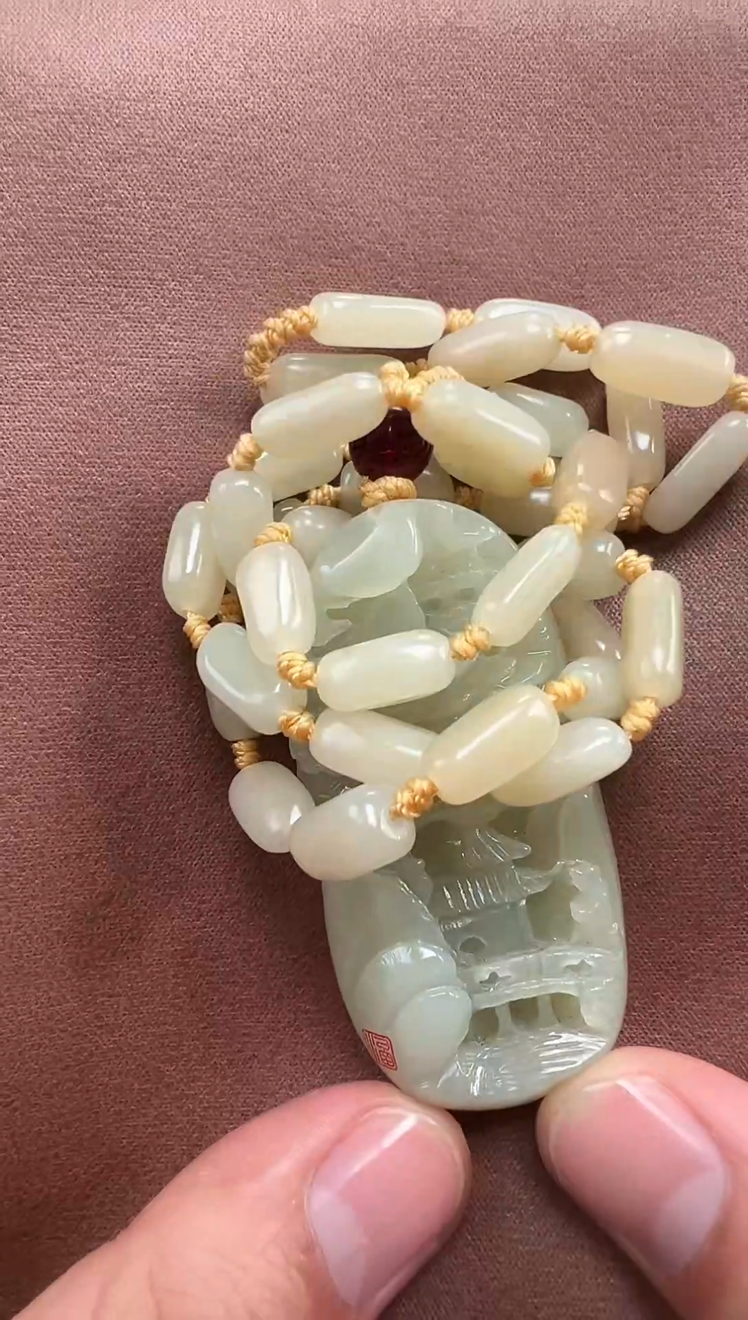 吊坠(赠链)未镶嵌和田玉大****9和田玉精品脖颈挂坠