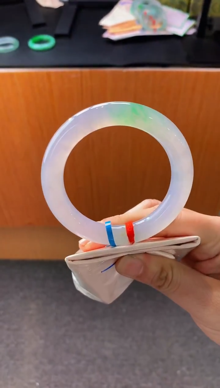 未镶嵌手镯翡翠-Q150 圈口57.1 全款36.8万 定金2万