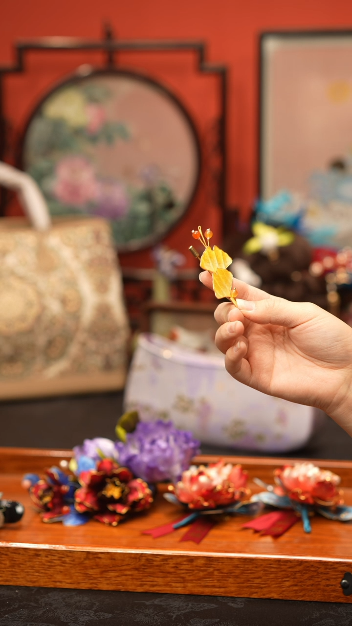 刺绣非遗手工绒花饰品