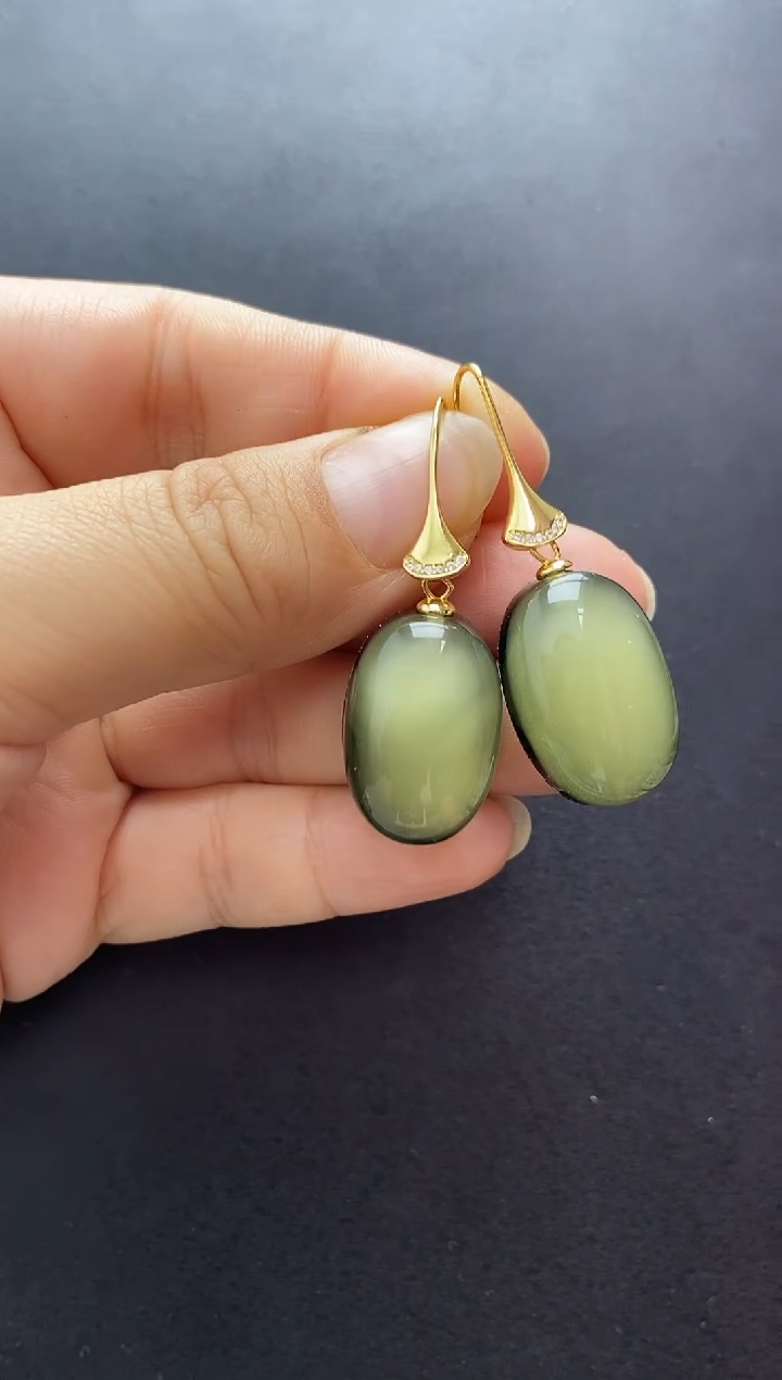 裸石琥珀未镶嵌白*鑫耳坠