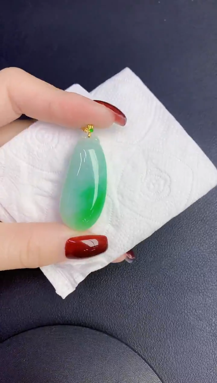 颈饰18K金镶嵌翡翠缅甸天然翡翠a货