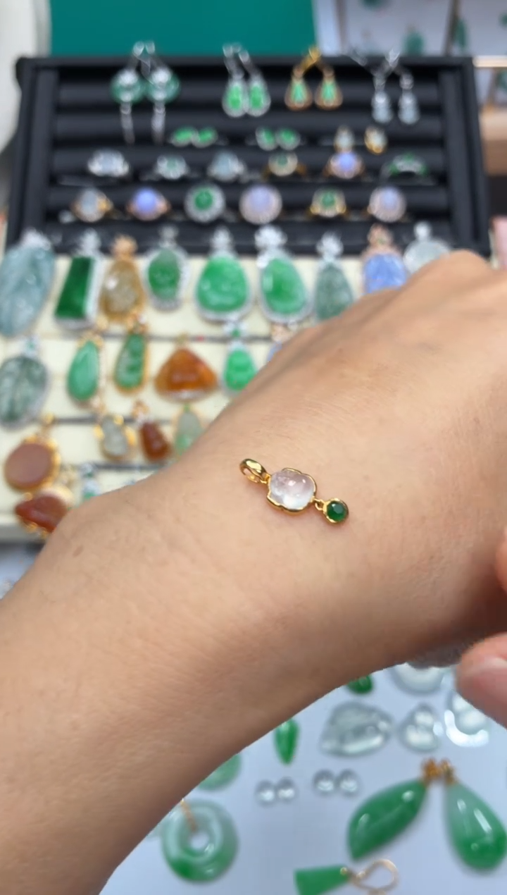 颈饰18K金镶嵌翡翠天然翡翠A货