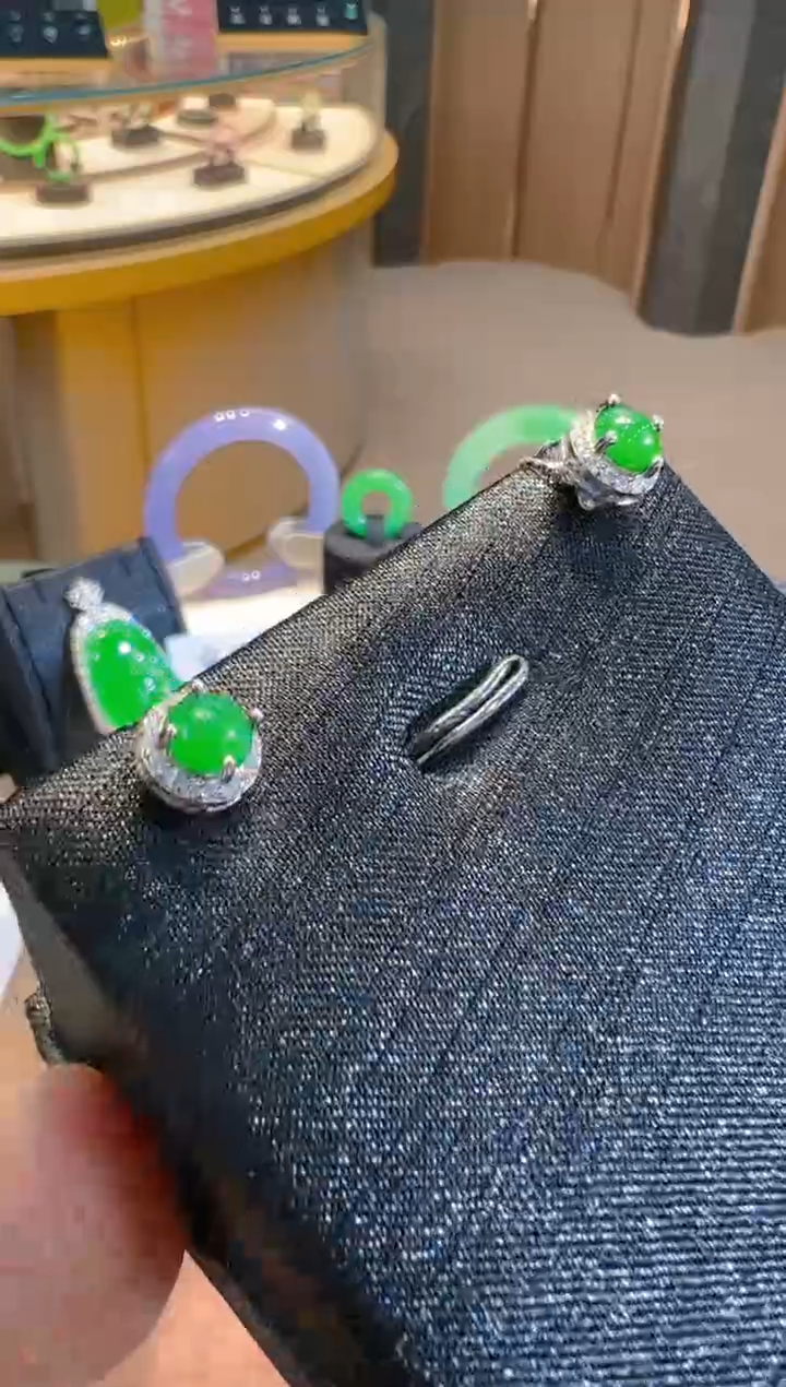 【闪购商品】翡翠耳钉银S925镶嵌多样性发货一件