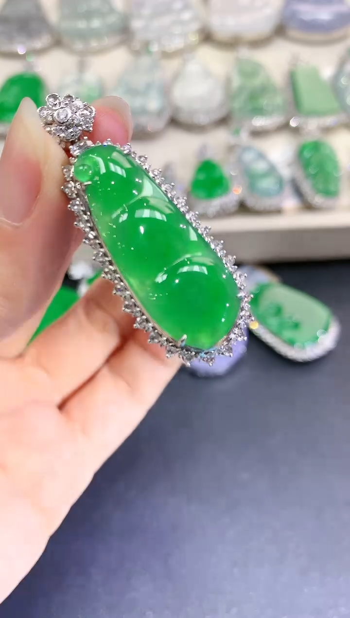 【闪购商品】翡翠颈饰18K金镶嵌C189