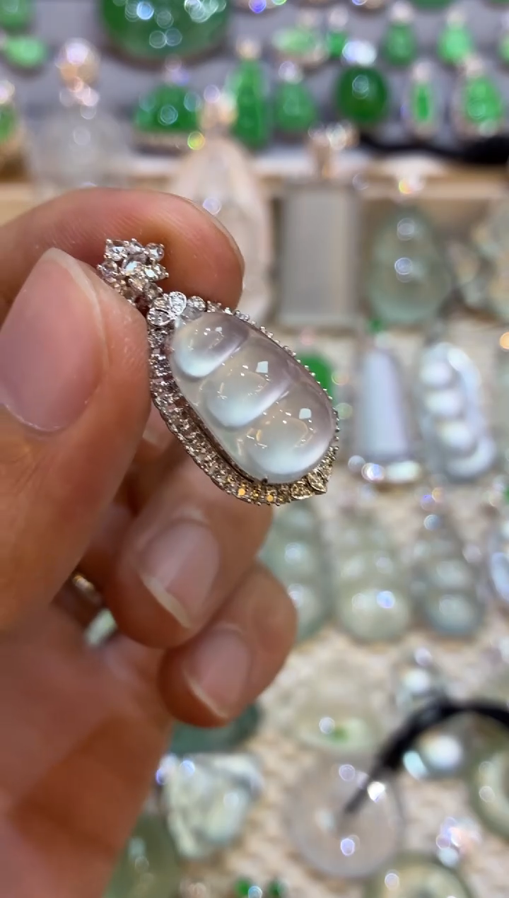 吊坠(不含链)18K金镶嵌翡翠豆子