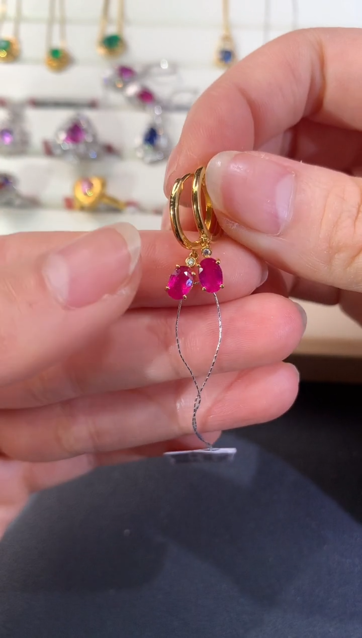 【闪购商品】红宝石耳饰18K金镶嵌Z729|3580