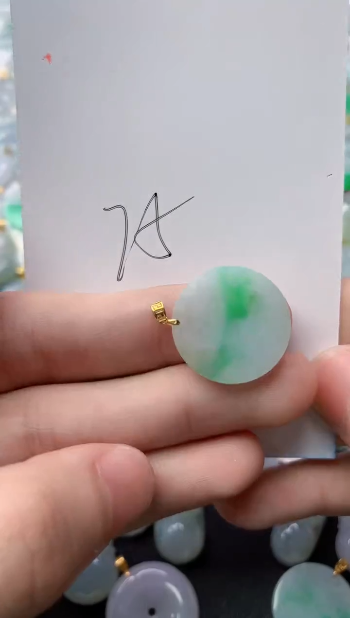 【闪购商品】翡翠颈饰18K金镶嵌43.........