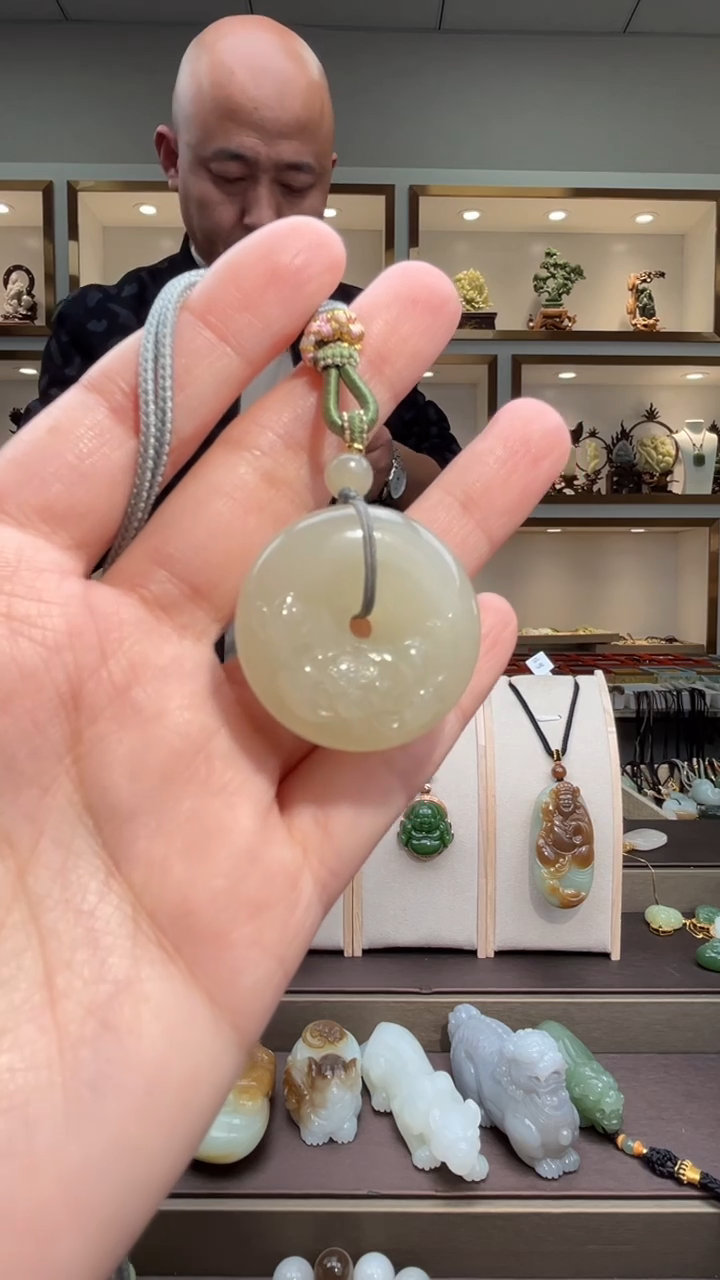 颈饰未镶嵌和田玉苏