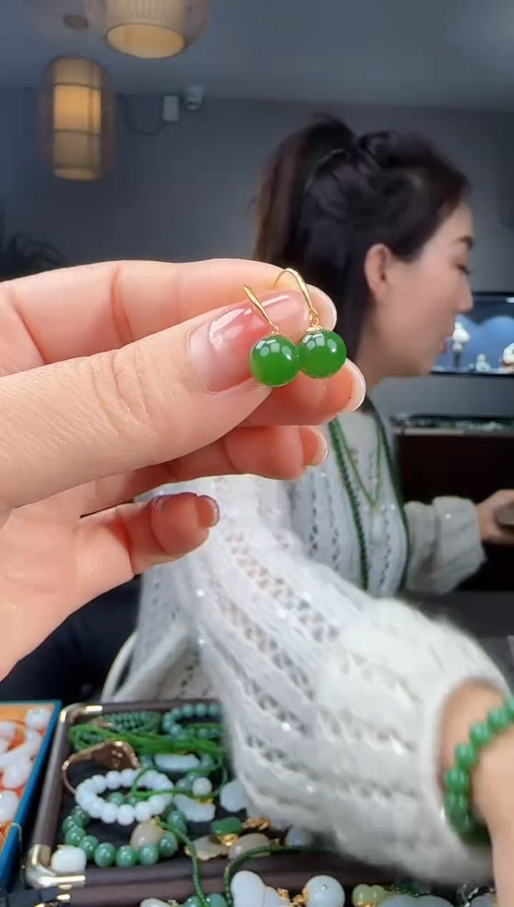 18K金镶嵌和田玉耳饰1