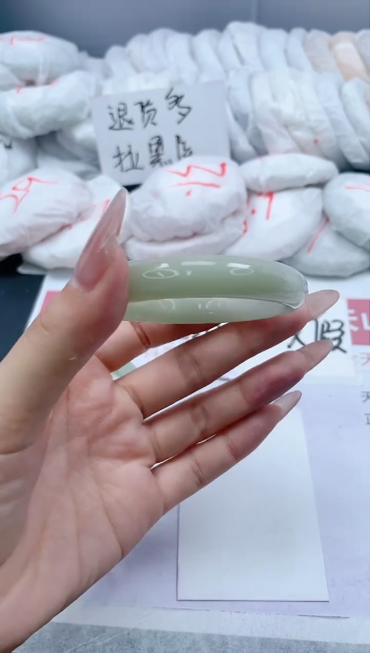 【闪购商品】石英质玉手镯未镶嵌236/51.8