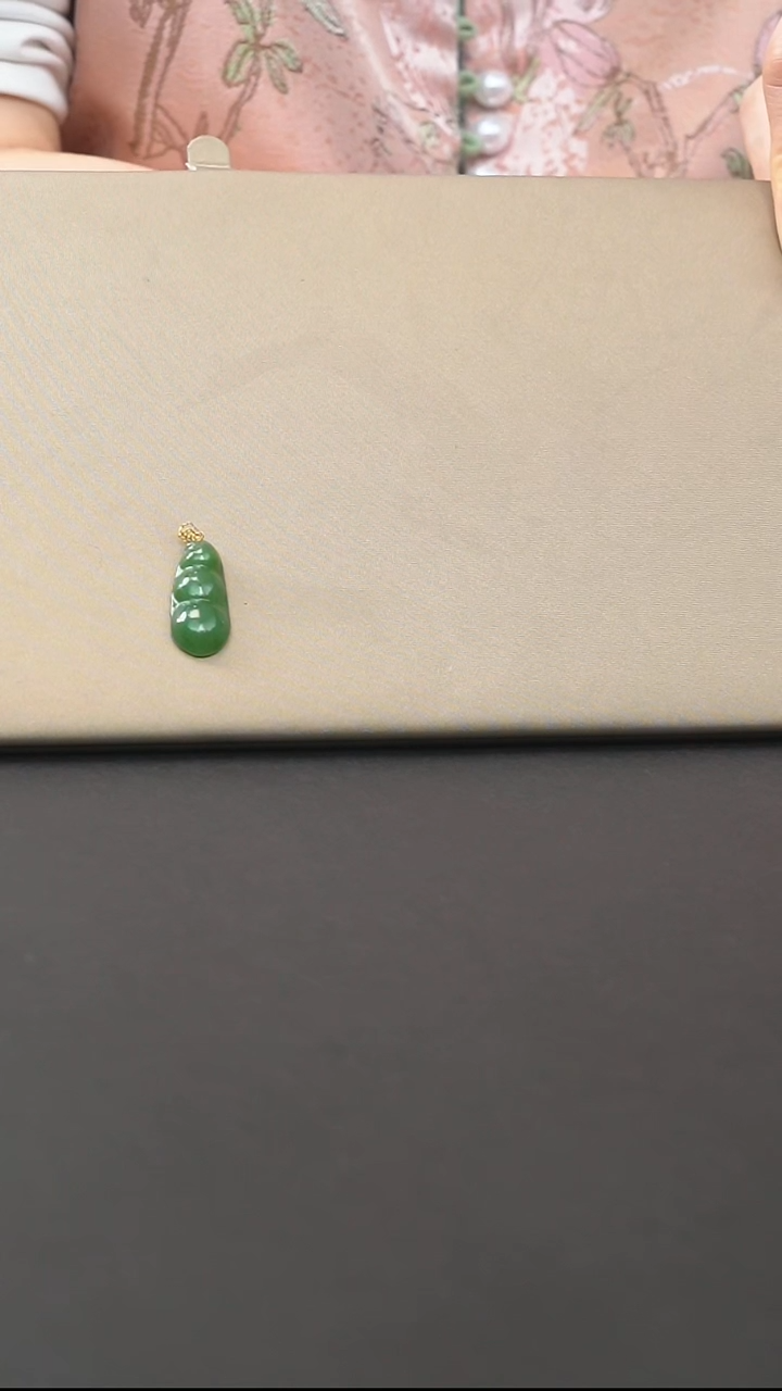 和田玉18K金镶嵌颈饰和田玉 18K金镶嵌 颈饰