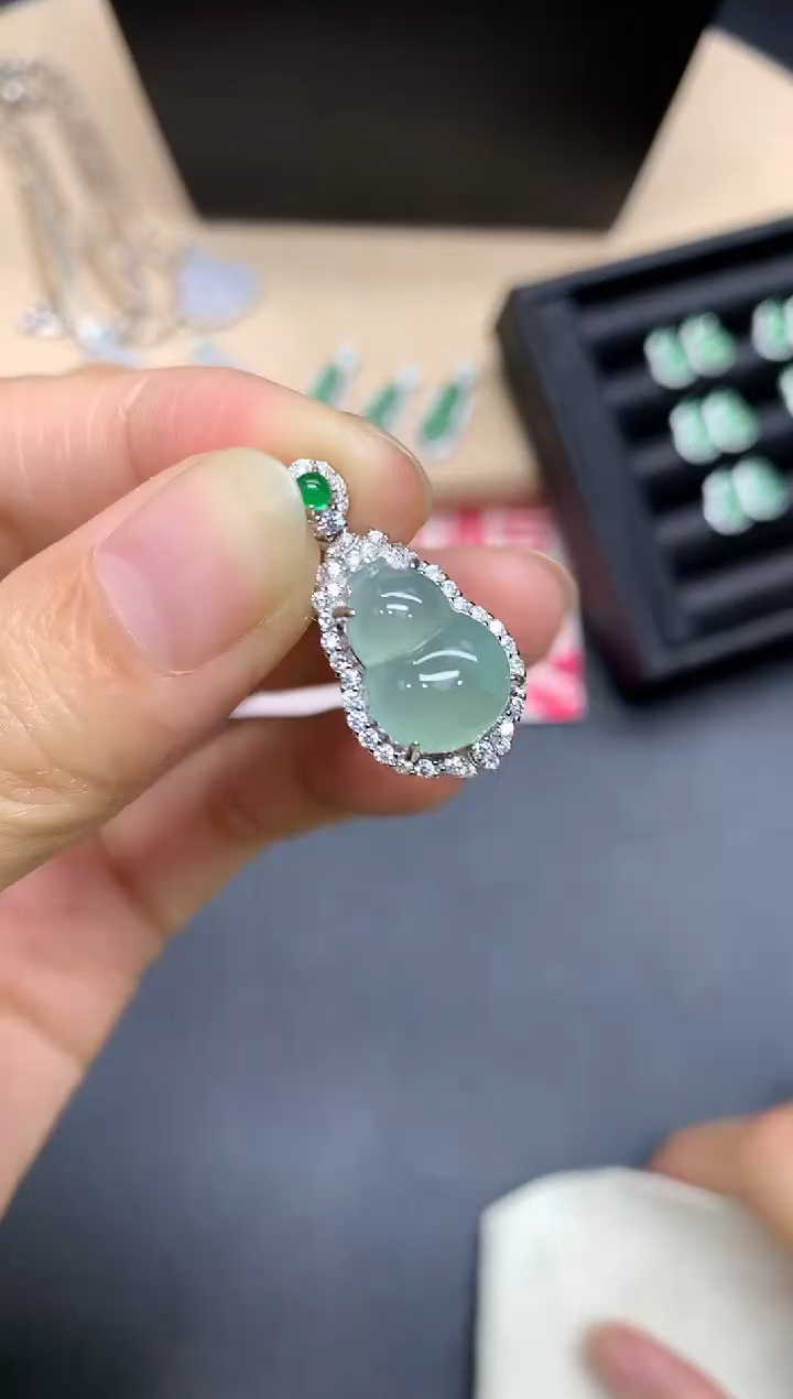 【闪购商品】翡翠吊坠(不含链)银S925镶嵌葫芦【无服务费】