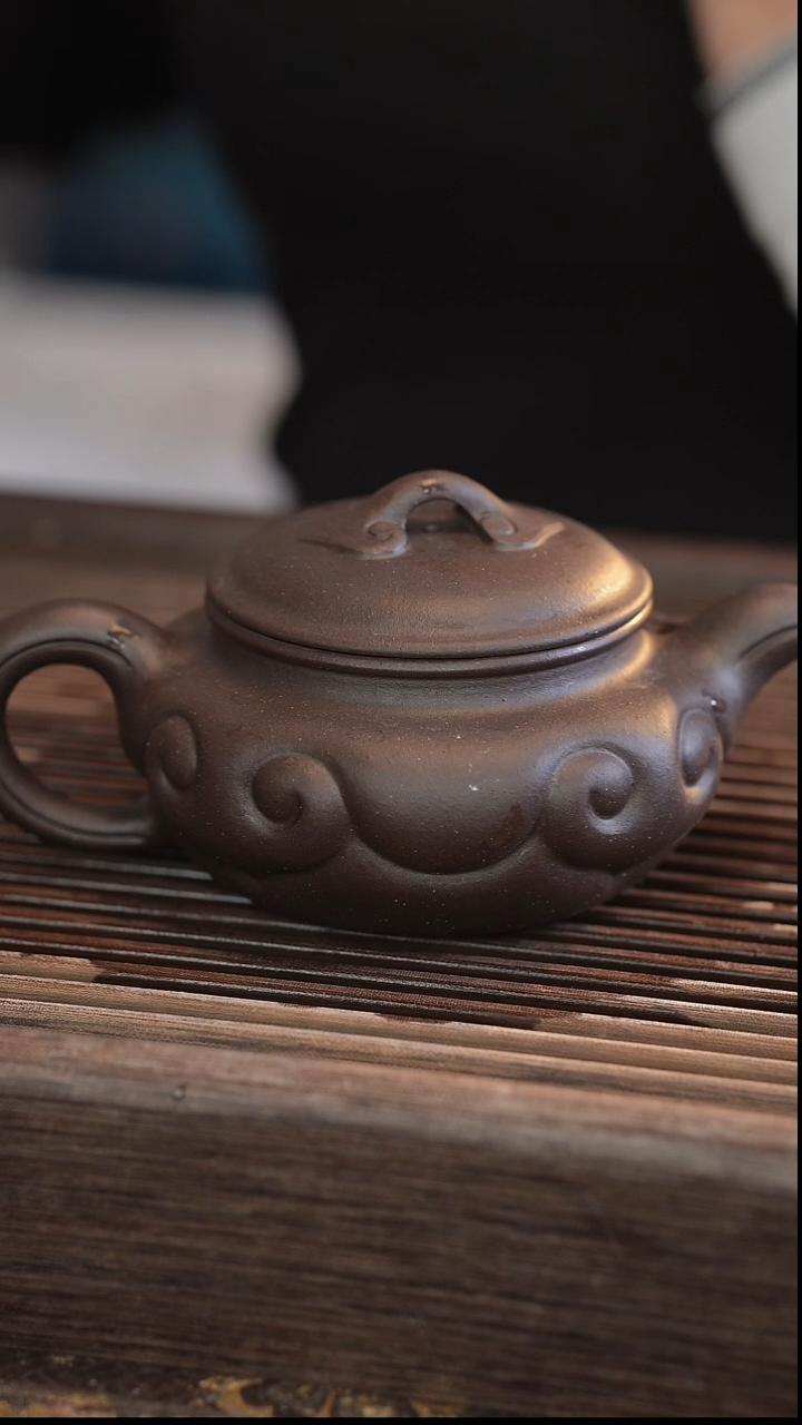 茶壶紫砂270cc 如意仿古 黑金砂 半手工 