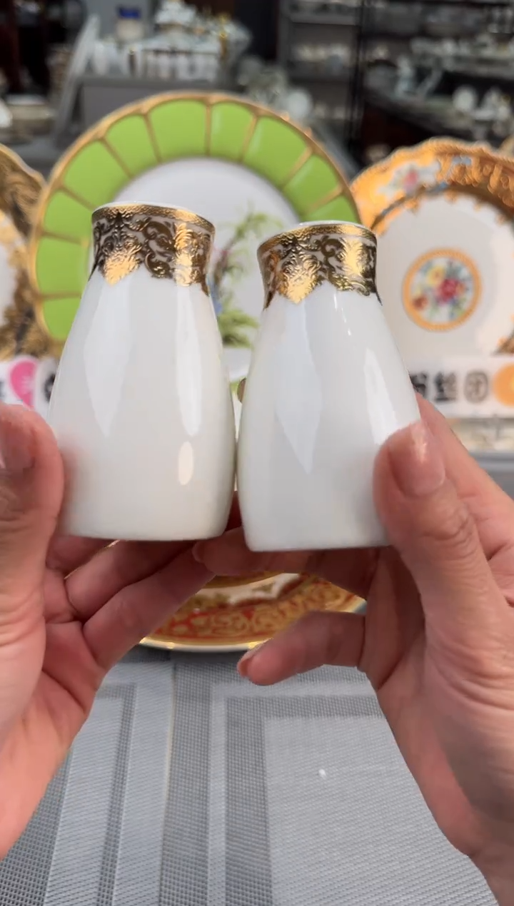 【闪购商品】瓷片盐壶1对福利款微瑕