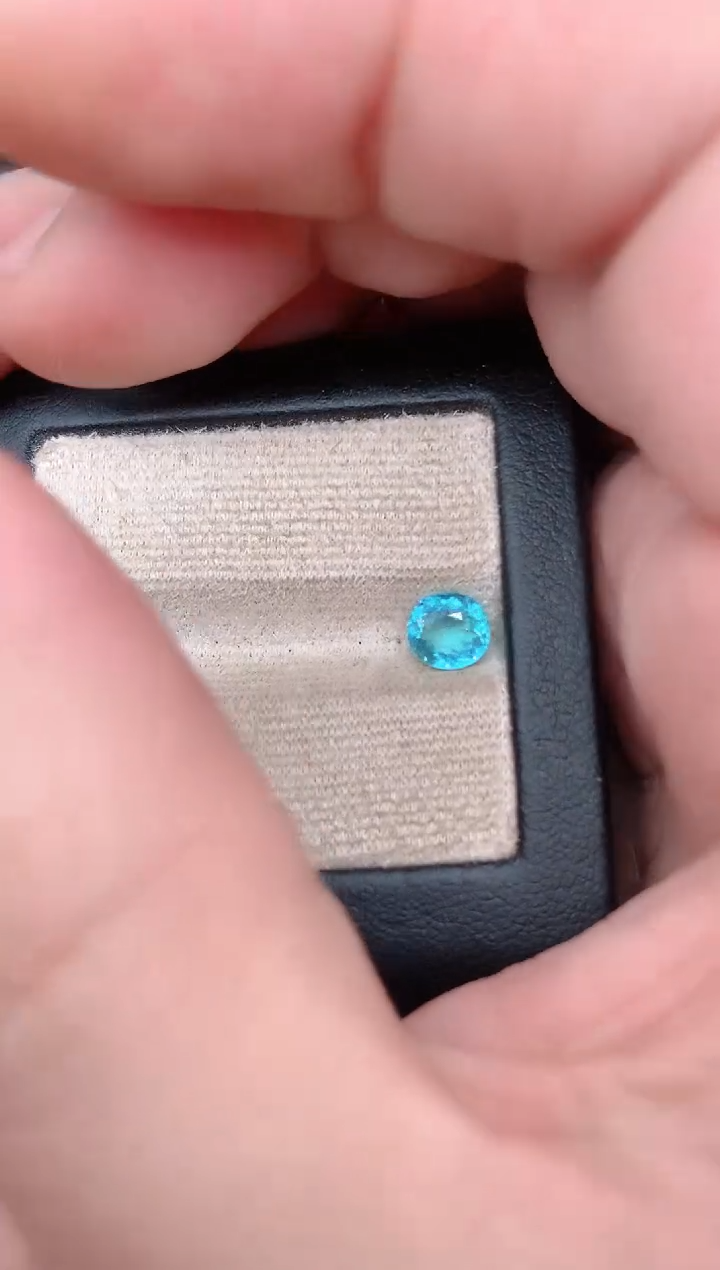 未镶嵌裸石帕拉依巴碧玺1.09ct