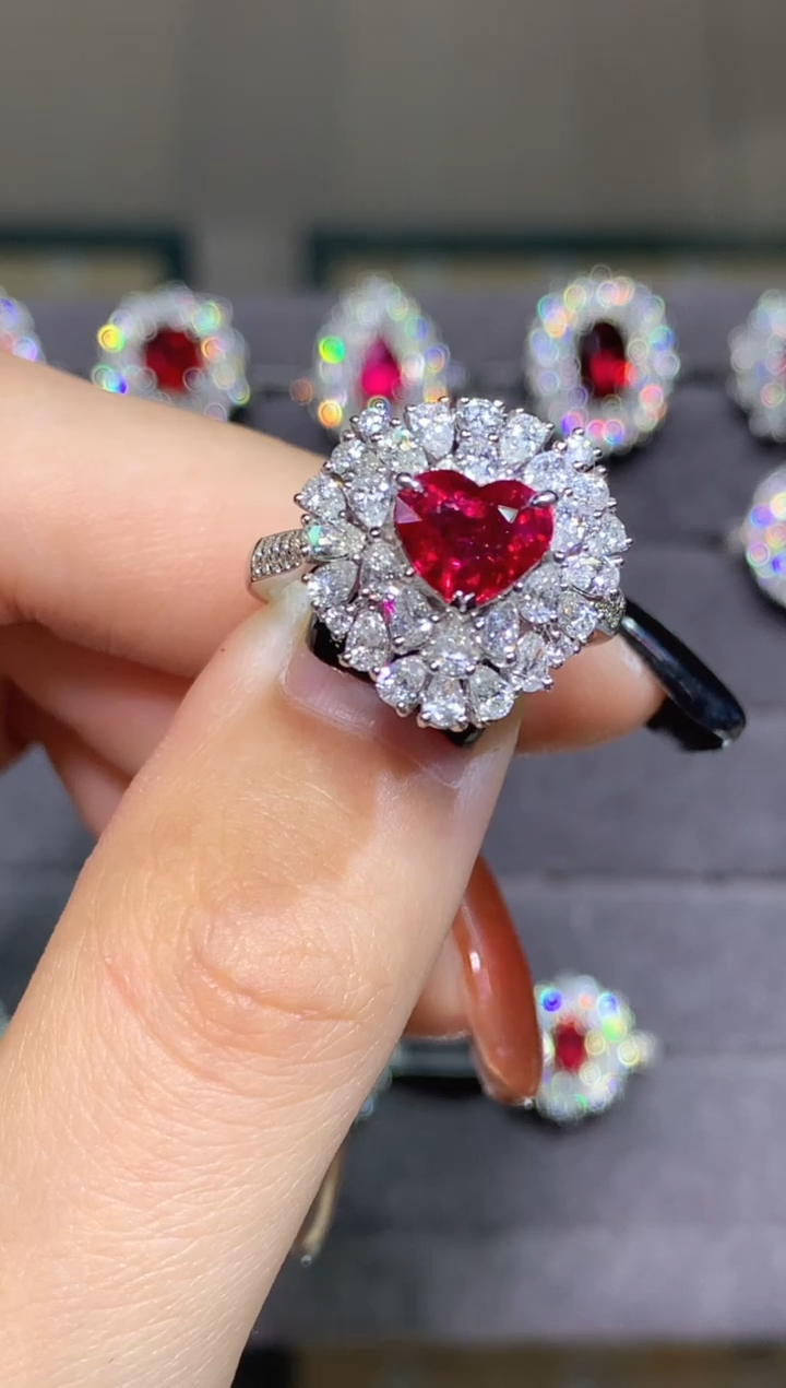 18K金镶嵌戒指红宝石1.26ct无烧鸽血红GRS主证