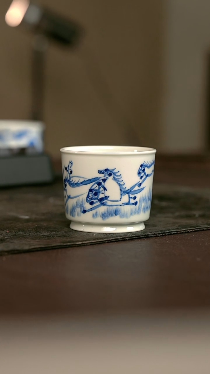 手绘手绘高温现代瓷 气  八骏马容天杯120C