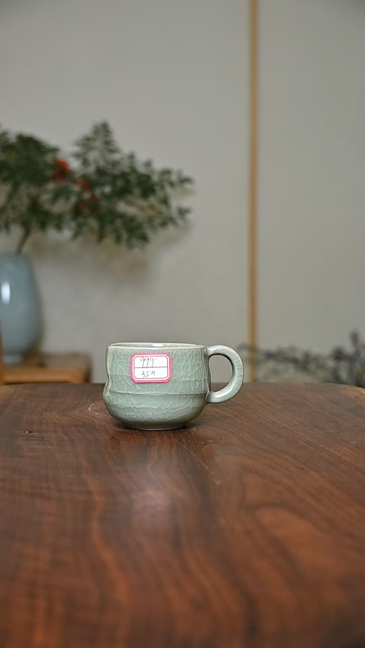 粥*35#手捏杯 豆青釉 微瑕 朱家汝窑款