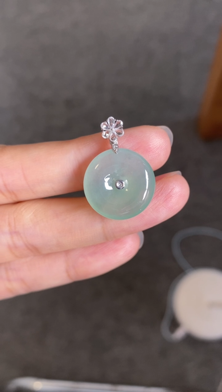 翡翠18K金镶嵌颈饰翡翠晴底平安扣吊坠