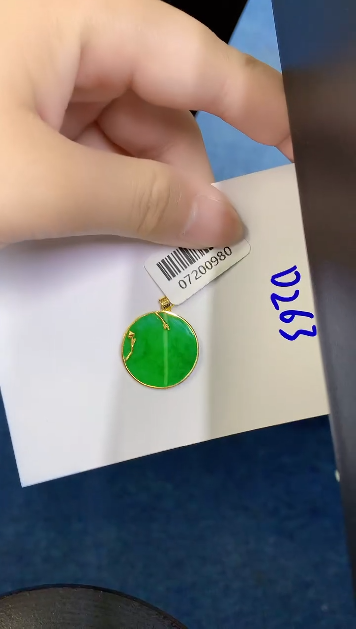 翡翠18K金镶嵌颈饰000000000