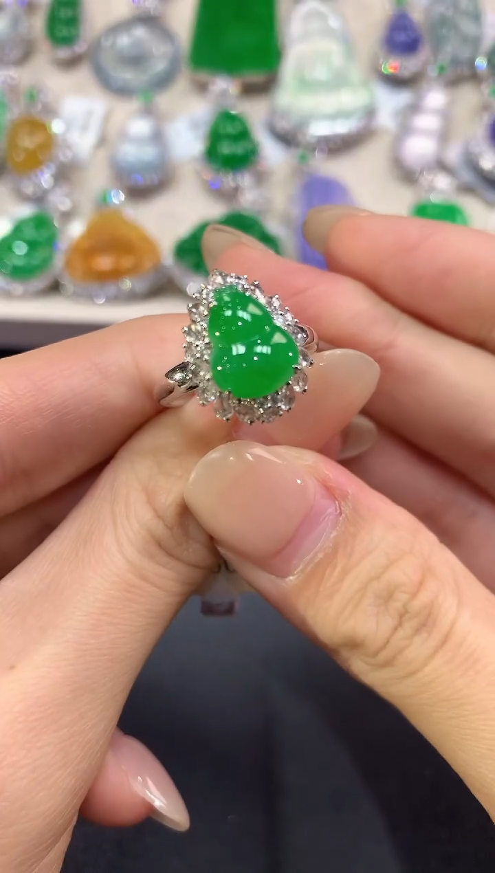 【闪购商品】翡翠戒指18K金镶嵌q81         