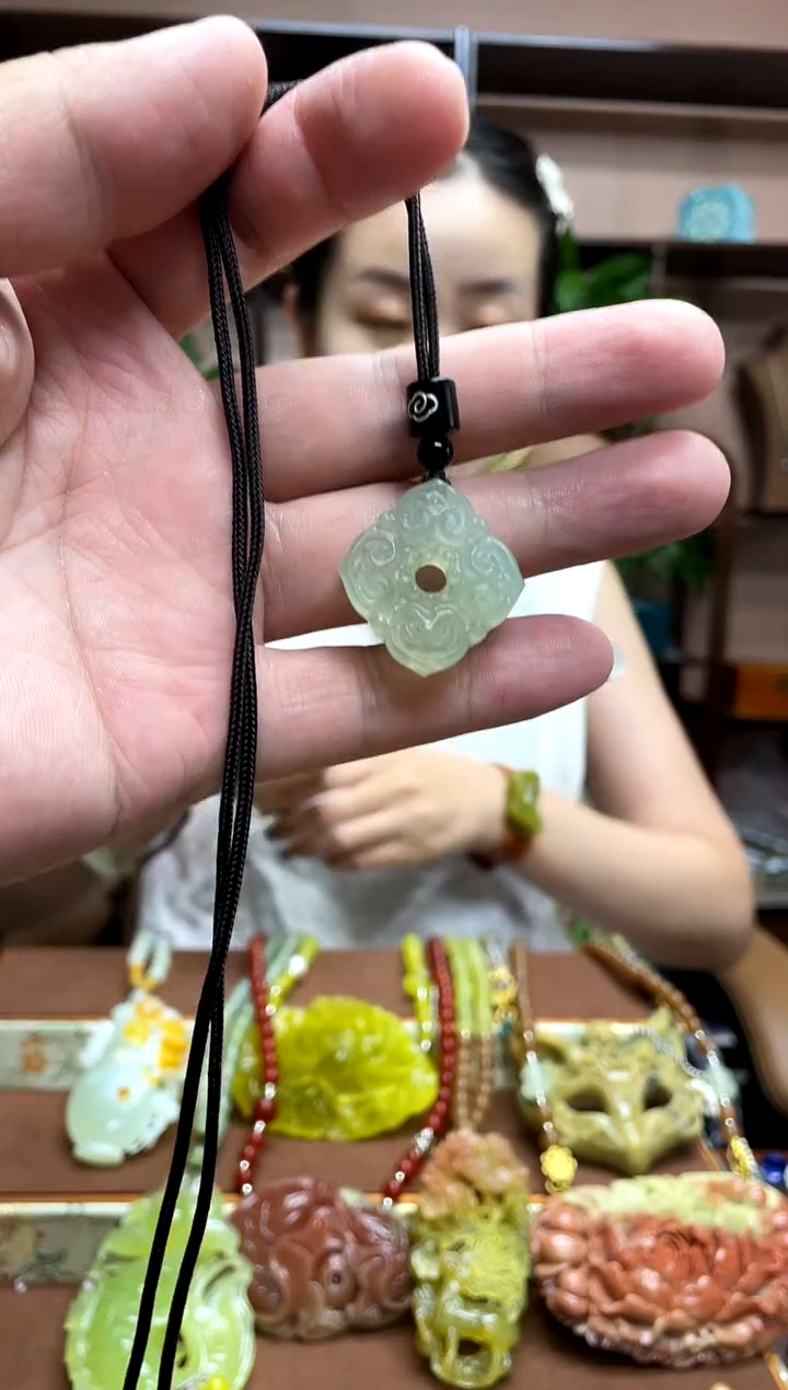 未镶嵌岫玉吊坠·