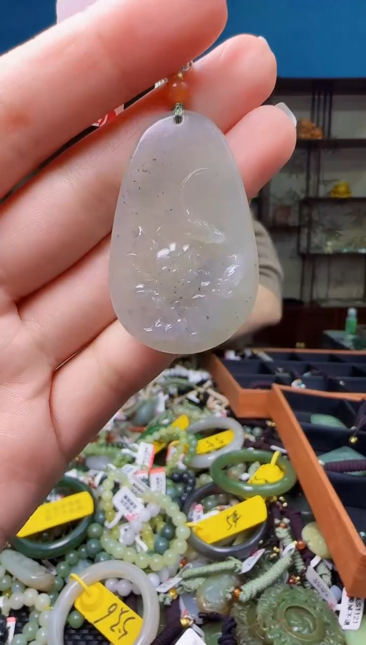 颈饰未镶嵌和田玉1
