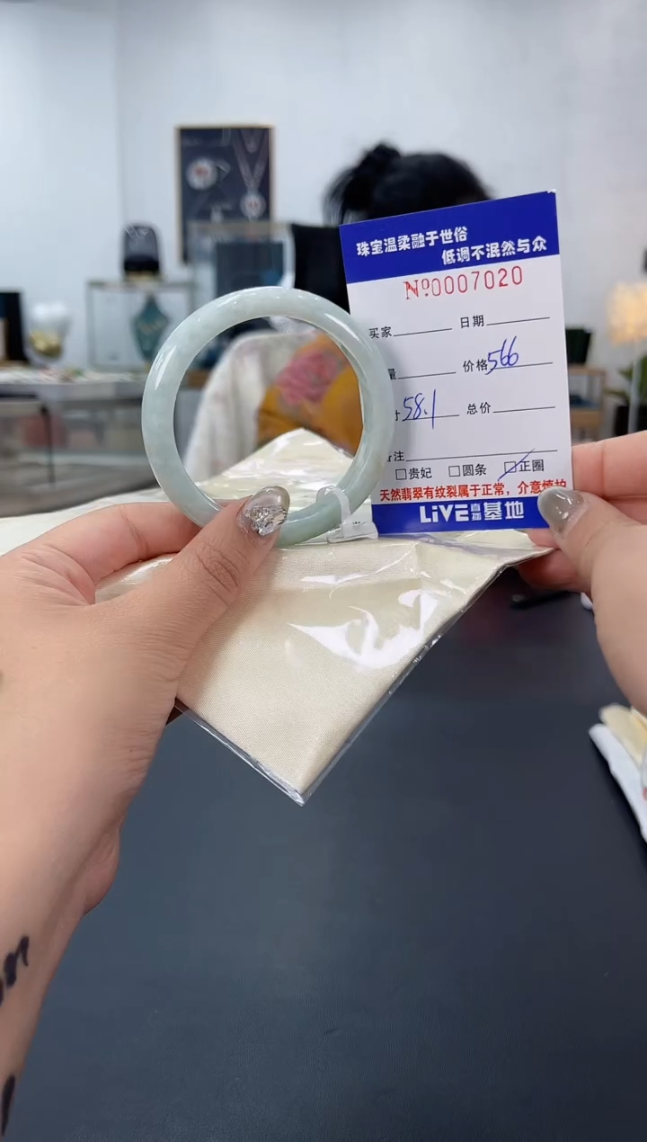 【闪购商品】翡翠手镯未镶嵌天然翡翠A货