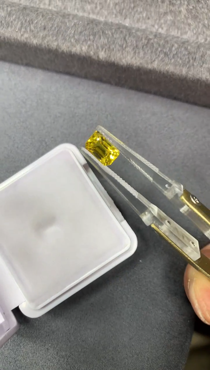 【闪购商品】蓝宝石裸石未镶嵌2.03ct 17