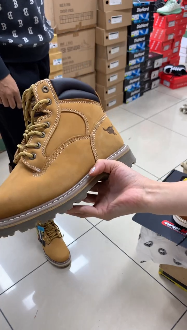 织物42码，牛头一，皮鞋码，牛皮工装靴，默认微瑕，个别鞋面有胶印