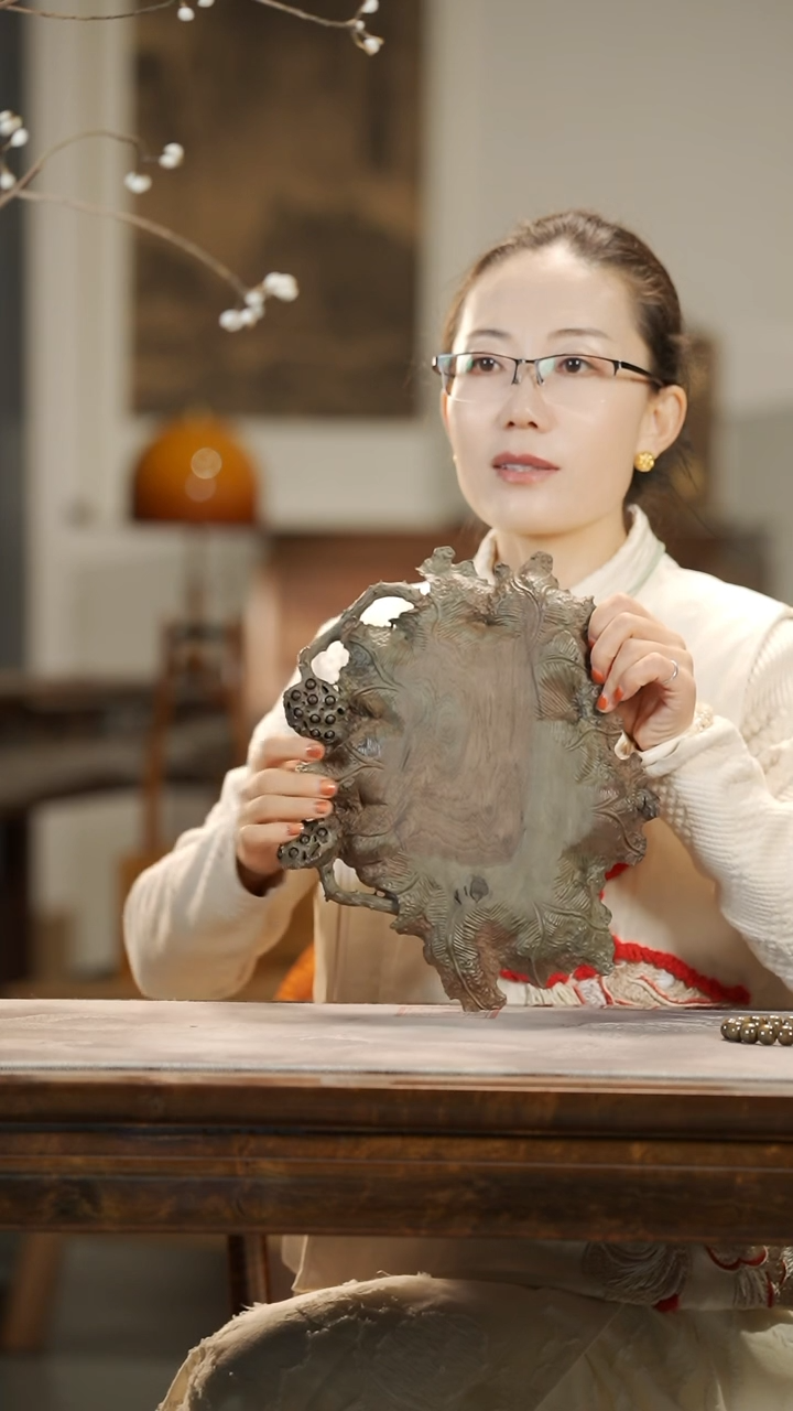 【闪购商品】金丝楠木雕荷叶莲蓬壶承