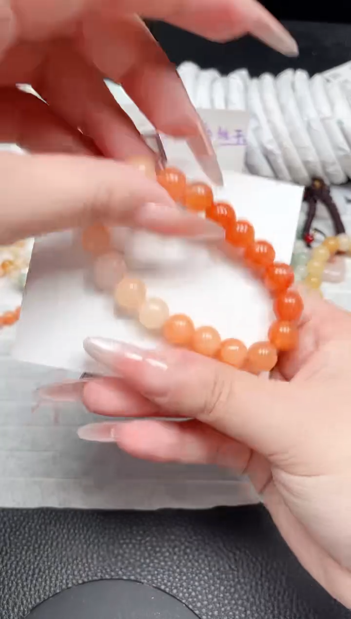 【闪购商品】石英质玉手镯未镶嵌柿子红卡10